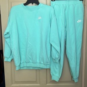 Nike Girl’s Sweatsuit